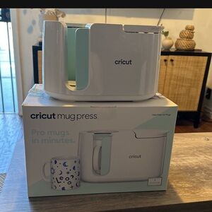 Circuit mug press